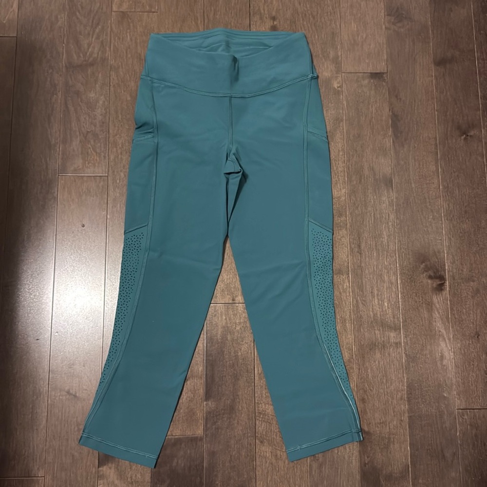 Lululemon capri leggings with pockets